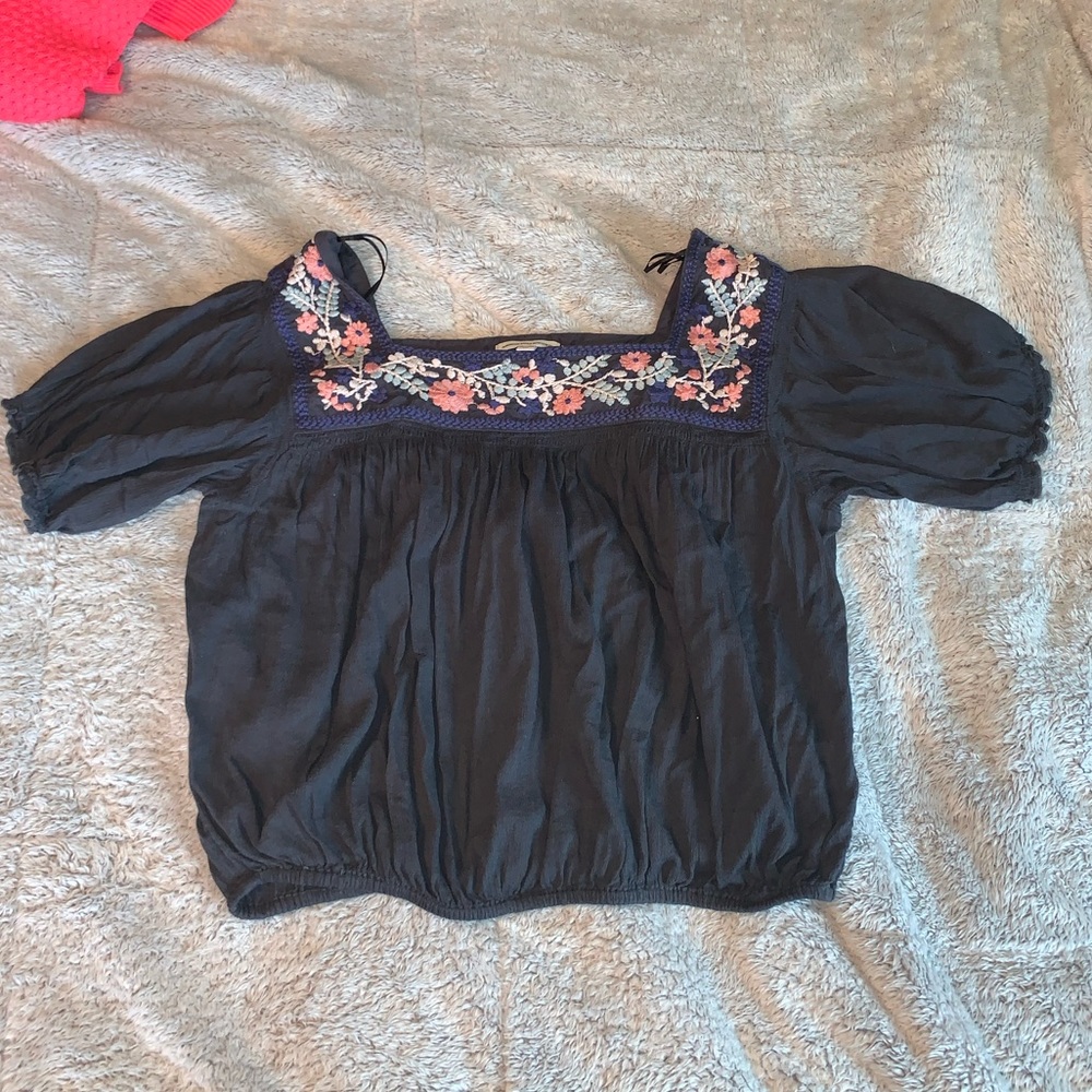 American Eagle flowered shirt